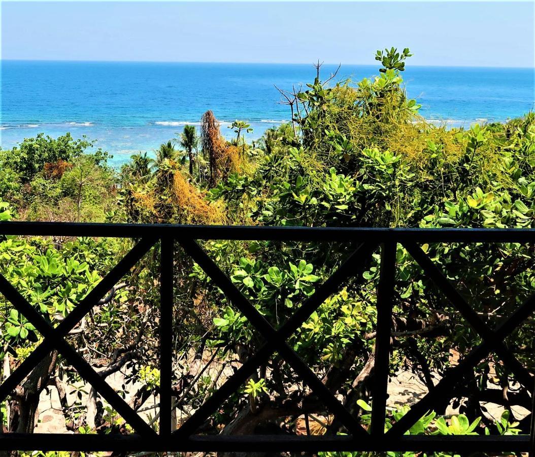 Breve Azurine Lagoon Resort Karimunjawa-Inseln Exterior foto
