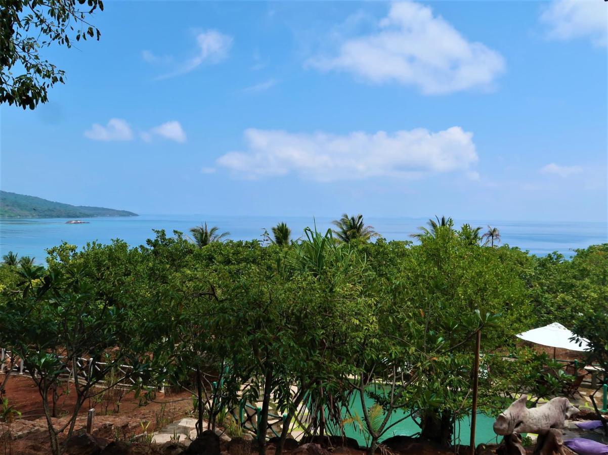 Breve Azurine Lagoon Resort Karimunjawa-Inseln Exterior foto