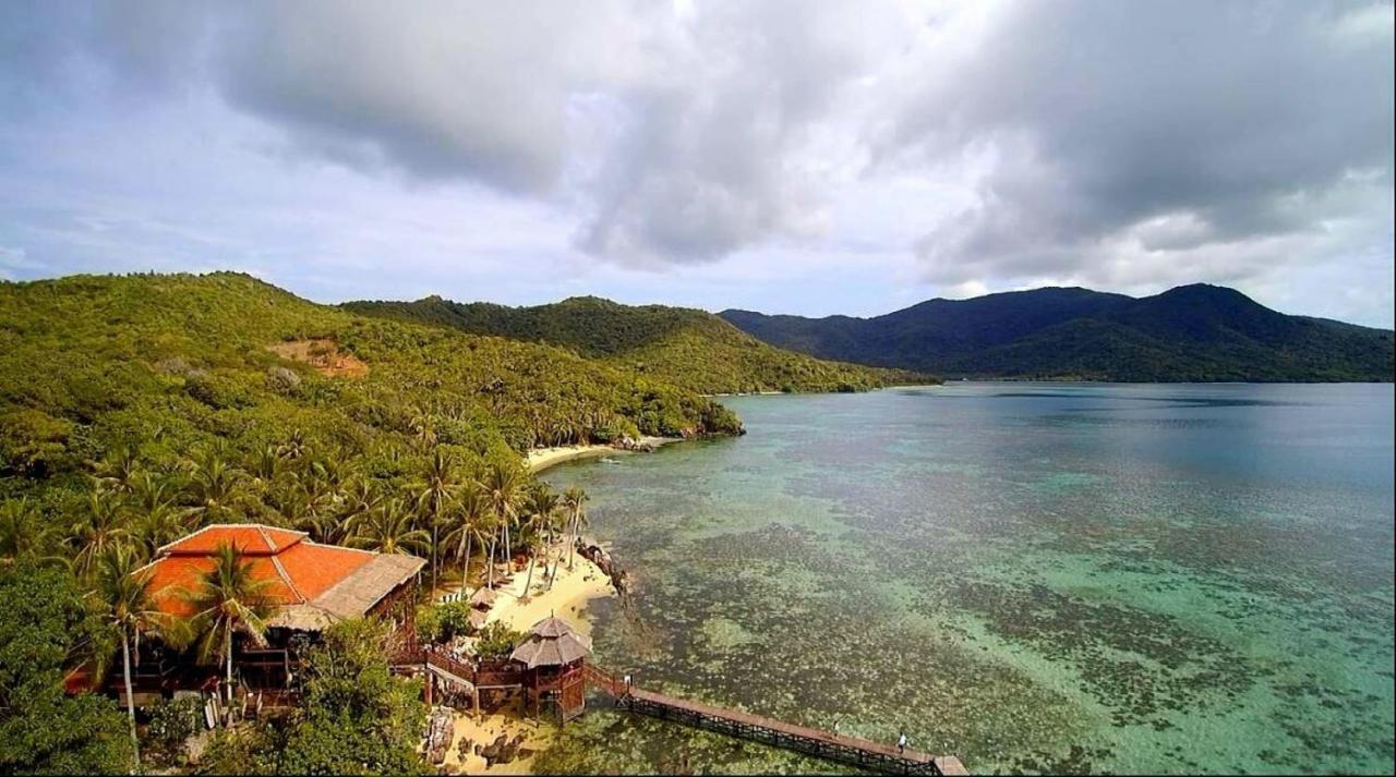 Breve Azurine Lagoon Resort Karimunjawa-Inseln Exterior foto